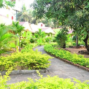 Staymaker Sunny'S Serenity Resort
